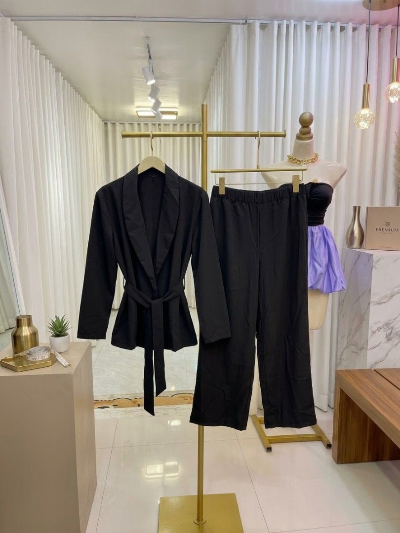 Coordinates (Category: Coats, Jackets and Outerwear) located in Manila. Submitted by nikita02_kara (Listing ID 1466627762, Image 2). Description: 📌Coordinates Black.Blazer with belt Trouser pants wideleg cotton strechable freesize.