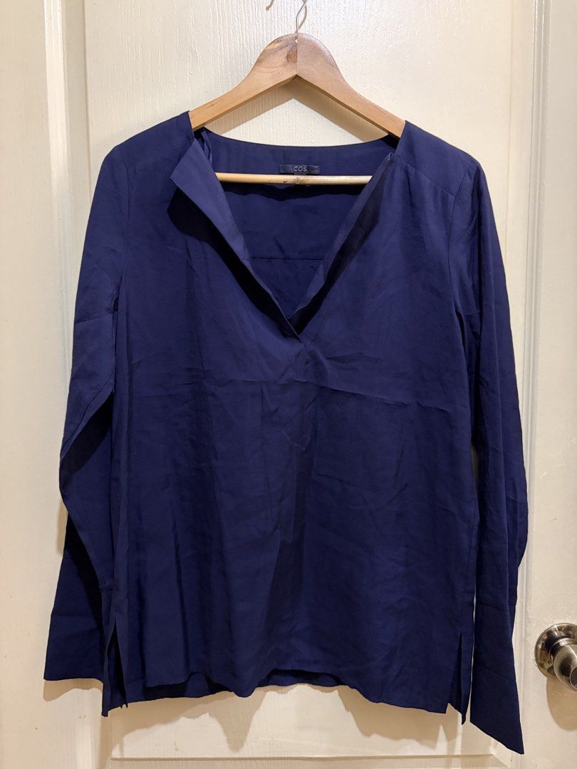 COS Turn Up Cuffs Modal Blend (Category: Longsleeves) located in Pasig City. Submitted by shopsmart.mnl (Listing ID 1466644976, Image 2). Description: Can fit up to M No issue and excellent condition.