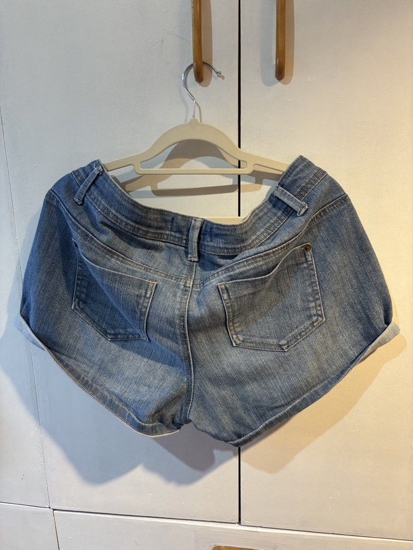 COTTON ON DENIM SHORTS (Category: Shorts) located in Quezon City. Submitted by soldbypam (Listing ID 1466641994, Image 3). Description: US 10 Actual photos posted to avoid unnecessary requests No when worn Low ballers will not be entertained.