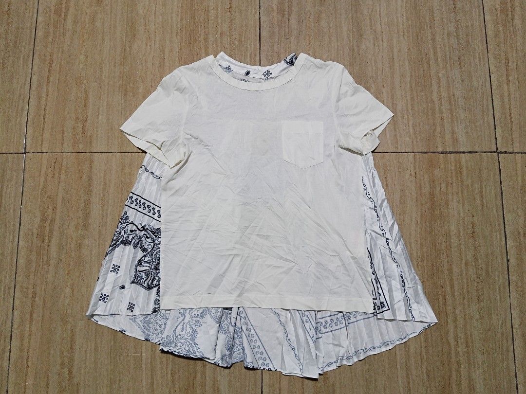 Cotton Paisley Tshirt (Category: Blouses) located in Glan. Submitted by cpaharodde48008 (Listing ID 1466717335, Image 1). Description: Sacai Cotton Paisley Tshirt Size small to Medium need wash.