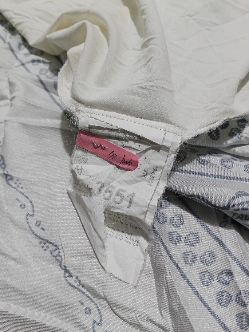 Cotton Paisley Tshirt (Category: Blouses) located in Glan. Submitted by cpaharodde48008 (Listing ID 1466717335, Image 3). Description: Sacai Cotton Paisley Tshirt Size small to Medium need wash.