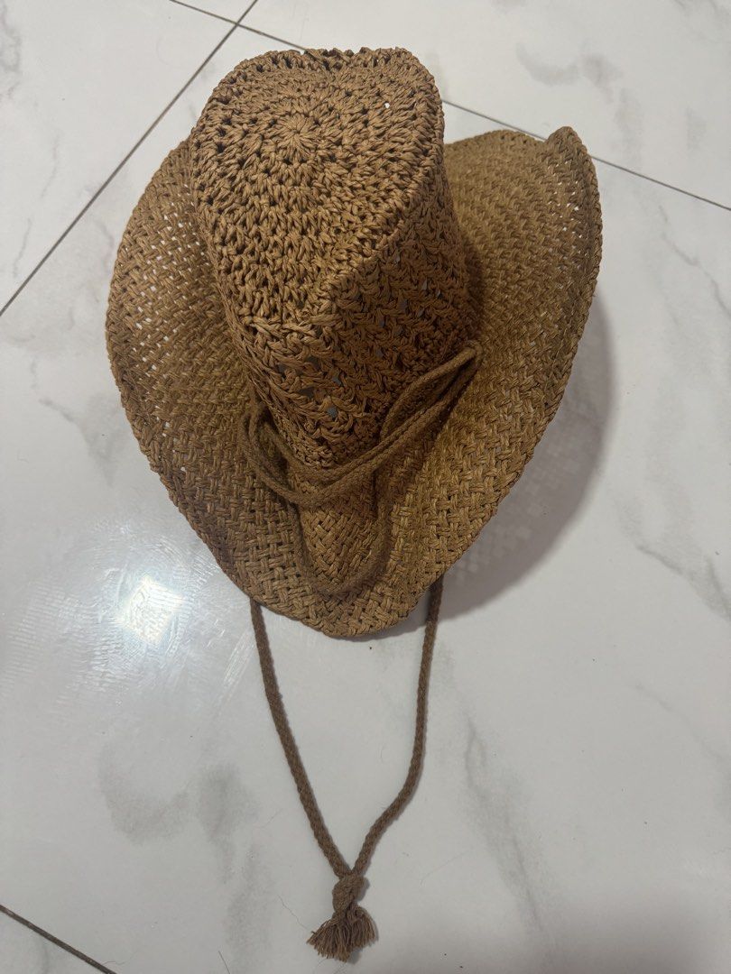 Cowboy hat summer hat (Category: Hats & Beanies) located in Quezon City. Submitted by prelovedsaleitems (Listing ID 1466637289, Image 3). Description: .