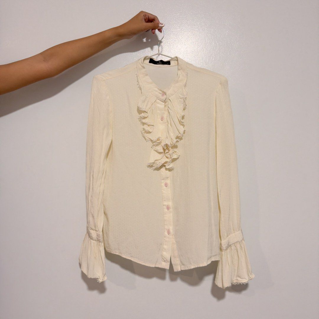 cream bell sleeve button down (Category: Longsleeves) located in Cebu City. Submitted by cuteoncue (Listing ID 1466762971, Image 2). Description: small-med m on tag.