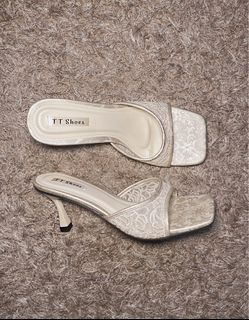 (Category: ) located in . Submitted by thriftwithglai (Listing ID 1466659311, Image 1). Description: .