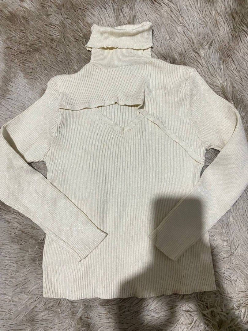Cream Ribbed Turtleneck Cut-Out Top (Category: Longsleeves) located in Manila. Submitted by jnmgo (Listing ID 1466563651, Image 1). Description: .