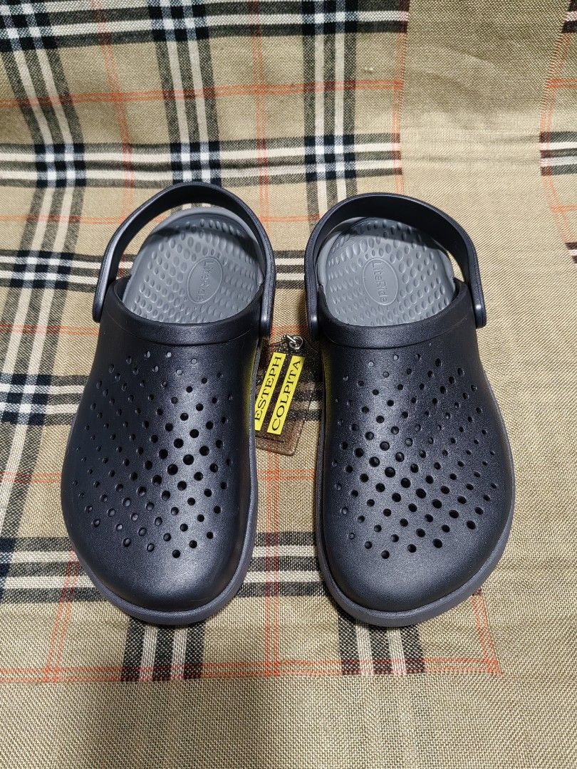 CROCS (Category: Slippers & Slides) located in Baguio. Submitted by curated_luxe_brandeds (Listing ID 1466641945, Image 3). Description: CROCS US 7 MENS US 9 WOMENS SEE PICS FOR DETAILS LIKE NEW CONDITION COLOR MAY VARY DUE TO LIGHTING MOP BDO /GCASH NO COD /COP PHYSICAL STORE :STALL 324A THIRD FLOOR SKYWORLD SESSION ROAD BAGUIO CITY FB PAGE /CAROUSELL : curated_luxe_brandeds FACEBOOK SELLING ACCOUNT : Esteph Colpita SA.