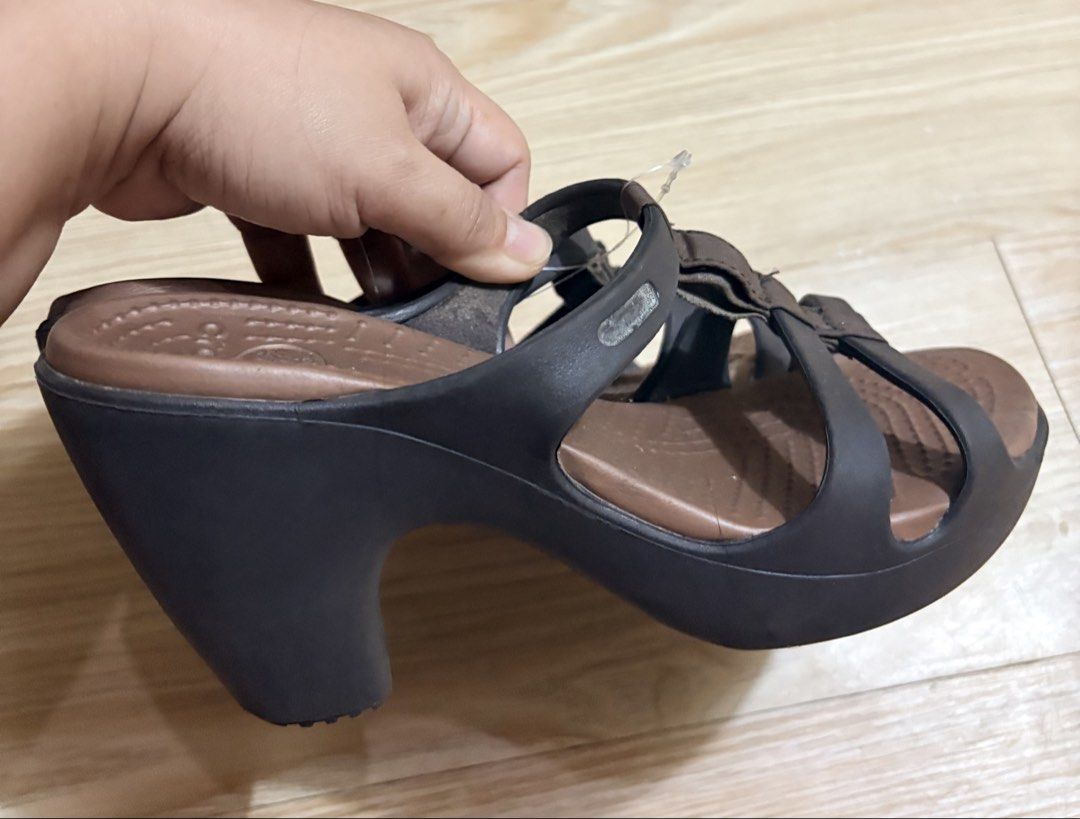 Crocs cyprus lll wedge w6 (Category: Wedges) located in Koronadal. Submitted by bulilitfam (Listing ID 1466648926, Image 3). Description: Ukaysource Size 6 Heel 3.5” Bago pa kaso nwla lng ung logo nya pls check last pic.
