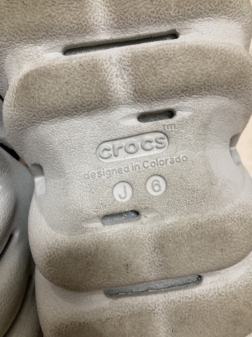 Crocs Echo Clogs (Category: Flipflops and Slides) located in Kuala Lumpur. Submitted by teydoris (Listing ID 1466724780, Image 3). Description: - Condition: 9/10 - Color: Grey - Size: US6, 39.