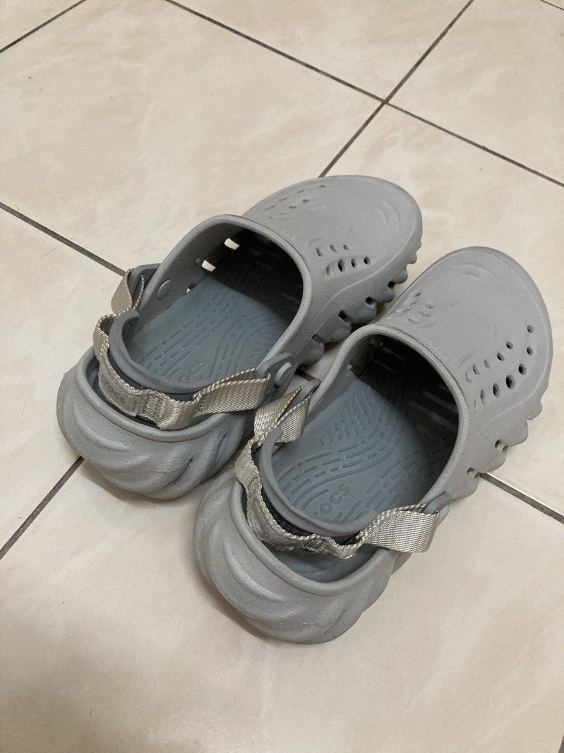 Crocs Echo Clogs (Category: Flipflops and Slides) located in Kuala Lumpur. Submitted by teydoris (Listing ID 1466724780, Image 2). Description: - Condition: 9/10 - Color: Grey - Size: US6, 39.