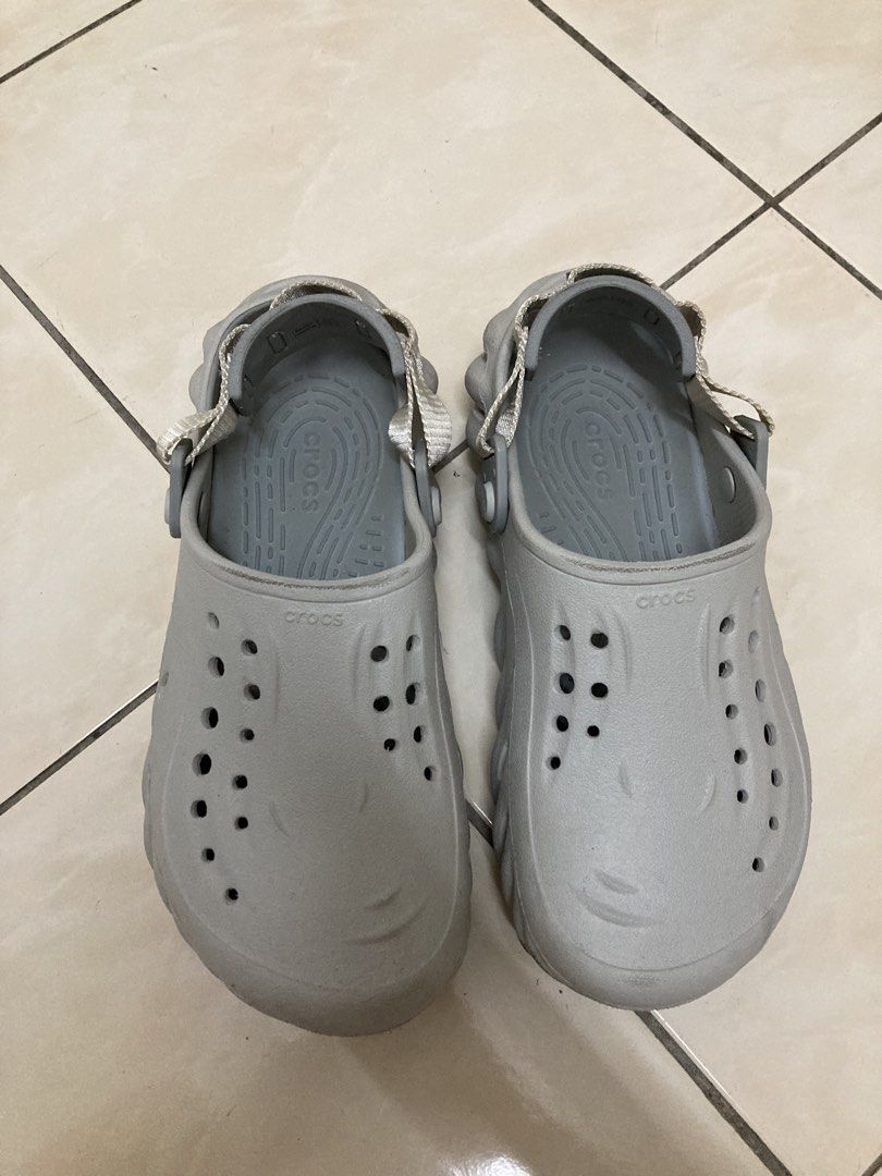 Crocs Echo Clogs (Category: Flipflops and Slides) located in Kuala Lumpur. Submitted by teydoris (Listing ID 1466724780, Image 1). Description: - Condition: 9/10 - Color: Grey - Size: US6, 39.