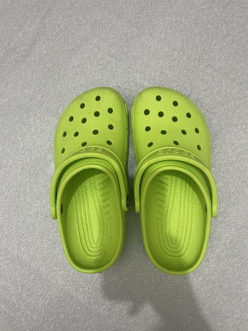 Crocs log Slippers (Premium Copy) (Category: Slippers & Slides) located in Manila. Submitted by jomeri (Listing ID 1466714005, Image 3). Description: - Not used (New) - Gifted not bought - Rfs: doesnt fit - Size fits 36-37 - No eco bag included.