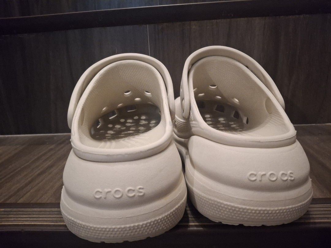 Crocs Wedge unisex size 9-10 (Category: Sandals) located in Manila. Submitted by jilliese (Listing ID 1466658139, Image 3). Description: Class A but looks and feels the same as the Original. Very comfortable. High Quality like new issue: pls check last pic. fit size 9-10 Loc: Baesa caloocan - Style: White Crocs Crush Clogs with chunky platform sole and pivoting heel straps - Size: Men's US 7 / Women's US 9 - Condition: Uppers and sides are clean;
