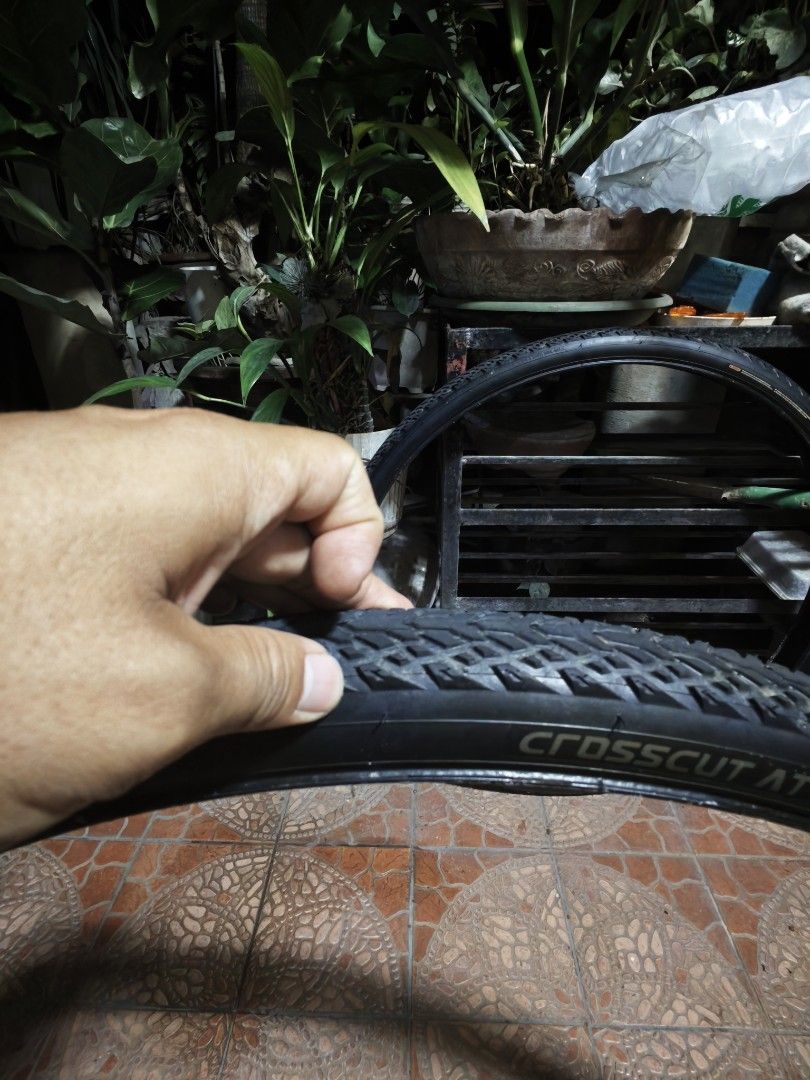 crosscut (Category: Bicycles) located in Manila. Submitted by pinatmakul00254 (Listing ID 1466574447, Image 3). Description: - Brand/Model: Giant CrossCut AT 2 - Size: 700 x 38C (38-622) - Pressure: 35-55 psi (2.4-3.8 bar) - Compatibility: Tubeless System & Hookless Compatible - Condition: Used, well-maintained tread pattern - Ideal for: Road bikes, gravel, and mixed terrain riding.