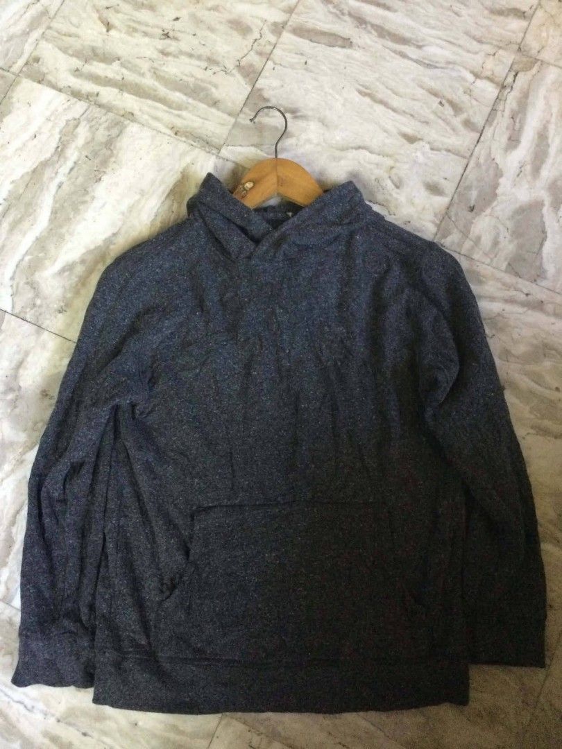 Dark Grey Heathered Pullover Hoodie with Front Pocket (Category: Coats, Jackets and Outerwear) located in Calumpit. Submitted by kylus_asten17 (Listing ID 1466594727, Image 1). Description: - Color/Pattern: Dark grey marled - Style: Classic pullover hoodie with adjustable drawstrings - Pocket: Convenient front kangaroo pocket - Material: Soft, lightweight fabric blend - Fit: True to size - Best for: Casual wear, lounging, and everyday errands.