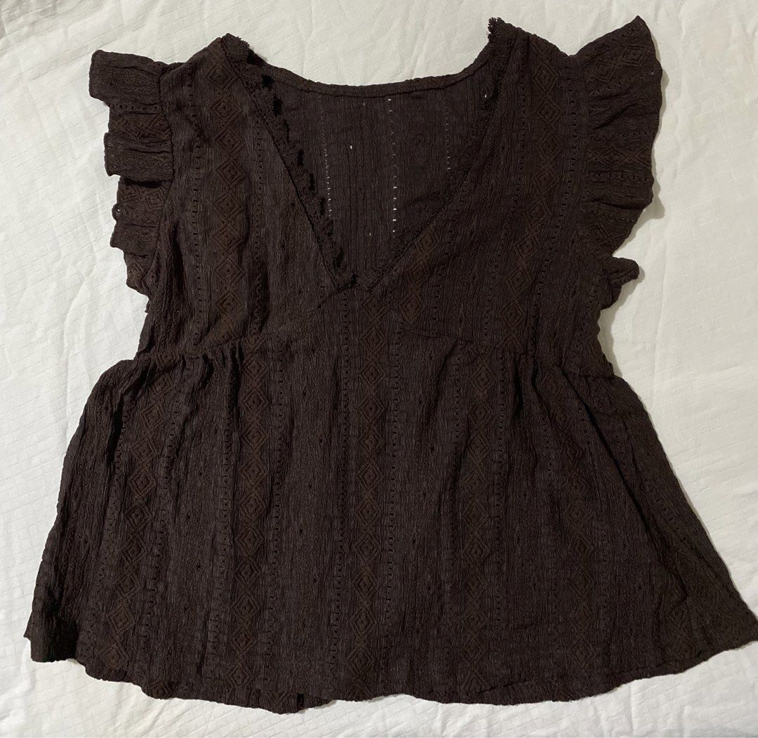 Dazy Brown V-Neck Ruffle Flutter Sleeve Blouse Size S (Category: Blouses) located in Quezon City. Submitted by getitrightaway.ph (Listing ID 1466641264, Image 3). Description: - Brand/Style: Dazy brown blouse - Size: S - Design: V-neckline with scalloped lace trim, flutter ruffle sleeves, textured geometric diamond pattern, and empire waist - Condition: Never worn - Versatility: Easy to style with denim jeans or skirts for daily casual wear.