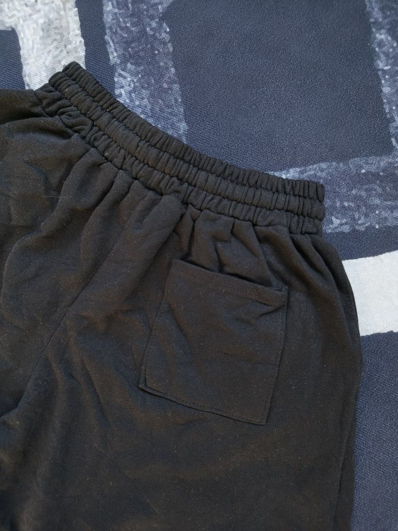 DBYM Baggy Sweats (Category: Shorts) located in Andop. Submitted by kyutoryuu (Listing ID 1466622719, Image 3). Description: •HEAVY, THICK •Waist: FREE •Length: 21.5 •Thigh: 18 •Hem: 17 •Condition: Excellent •Issue: need wash.