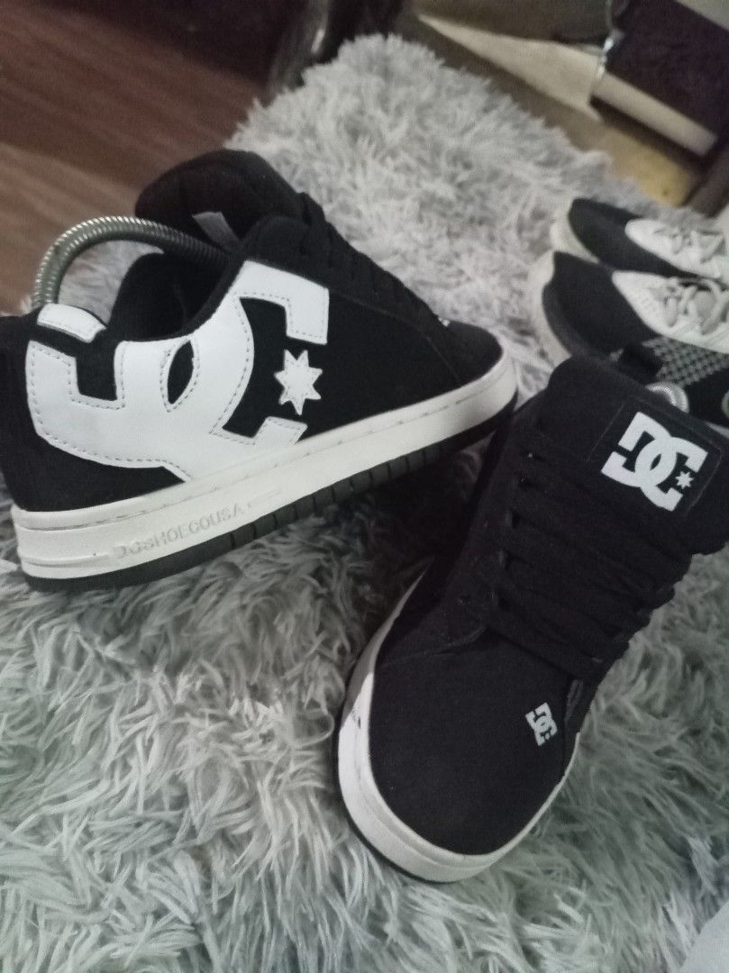 DC SHOE (Category: Shoe inserts & accessories) located in Manila. Submitted by thriftko_21 (Listing ID 1466594396, Image 2). Description: DC SHOE SIZE 39.