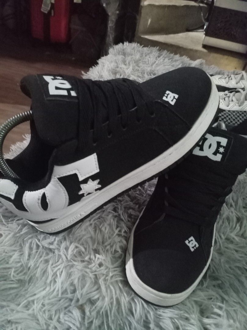 DC SHOE (Category: Shoe inserts & accessories) located in Manila. Submitted by thriftko_21 (Listing ID 1466594396, Image 1). Description: DC SHOE SIZE 39.