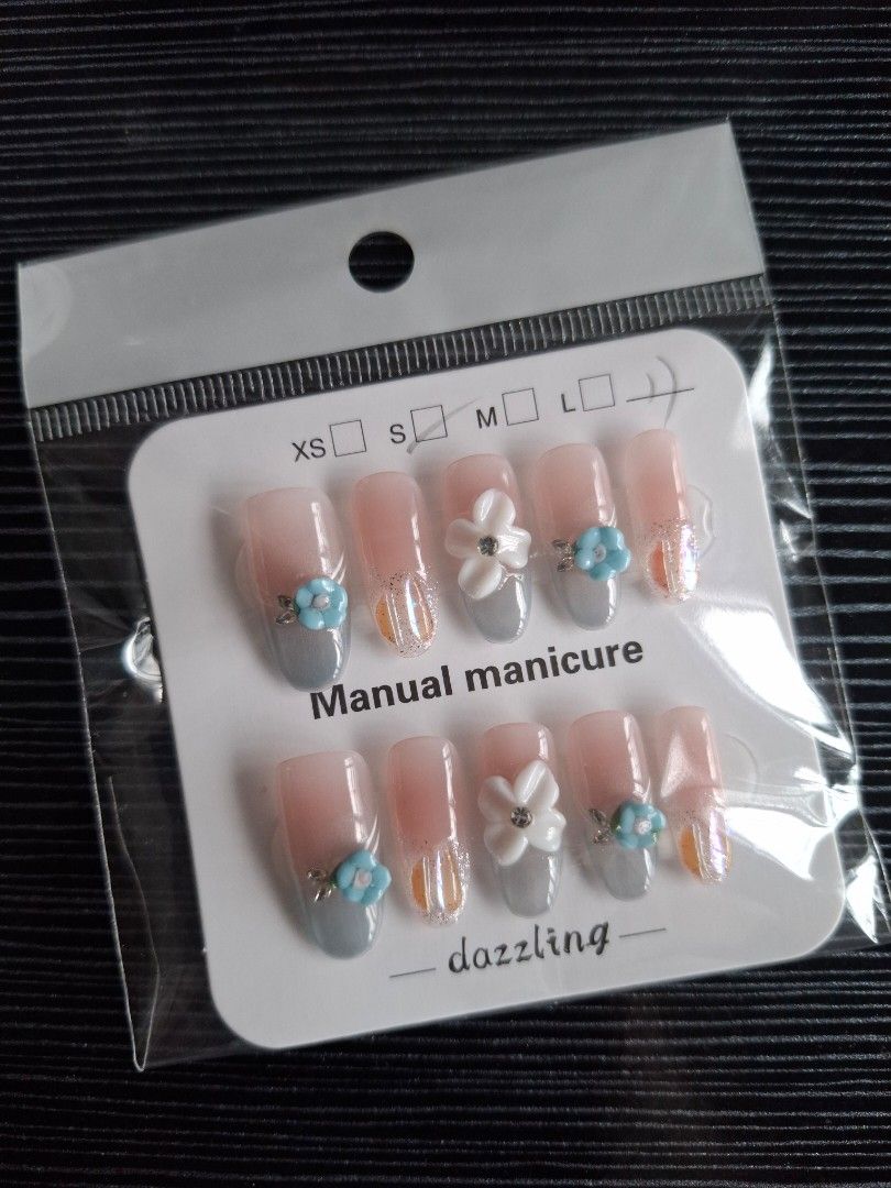 DECLUTTERING 🎀 SMALL SIZE | PRESS ON NAILS (Category: Hands & Nails) located in Cavite. Submitted by affordiethrifty (Listing ID 1466198406, Image 1). Description: ♡ Brandnew ♡ Small size ☆ Free (1) jelly tabs ☆ Free nail tool kits ♧ Visit my profile for more... .