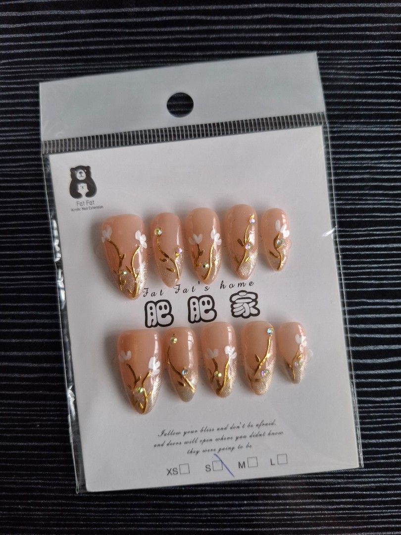 DECLUTTERING 🎀 SMALL SIZE | PRESS ON NAILS (Category: Hands & Nails) located in Cavite. Submitted by affordiethrifty (Listing ID 1466197207, Image 1). Description: ♡ Brandnew ♡ Small size ☆ Free (1) jelly tabs ☆ Free nail tool kits ♧ Visit my profile for more... .