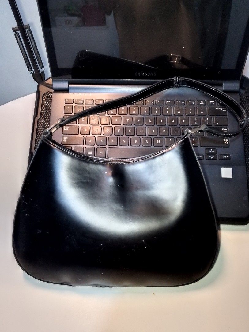 decluttering preloved kili kili bag prada cleo (Category: Shoulder Bags) located in Manila. Submitted by keimizuki (Listing ID 1466716846, Image 2). Description: bawas gamit po sobrang dami na bags di naman nagagamit get nyo na may bawas pa sa sure buyer.
