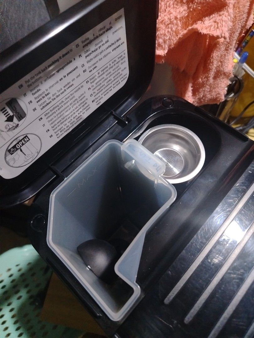 Delonghi Stilosq (Category: Coffee Machines & Makers) located in Manila. Submitted by burn.pavs (Listing ID 1466564994, Image 3). Description: Hindi nagamit. Gift lang. Location: South caloocan..