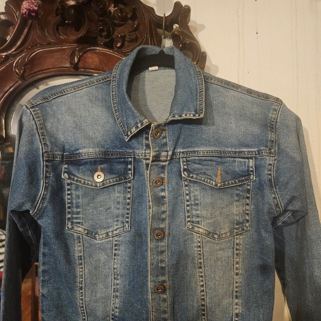 Denim Jackets for Sale (Category: Coats, Jackets and Outerwear) located in Manila. Submitted by smartluxeph (Listing ID 1466563821, Image 3). Description: 💙 DENIM JACKET SALE! 💙 👖 Jacket 1 — ₱450 Classic blue denim trucker jacket with button-front closure, chest pockets, and unique black LOVE detail across the back. Unisex styling! 👖 Jacket 2 — ₱550 JIN LIAN SHI JIA denim jacket. Cropped, fitted silhouette, vintage wash, and beautiful front-a