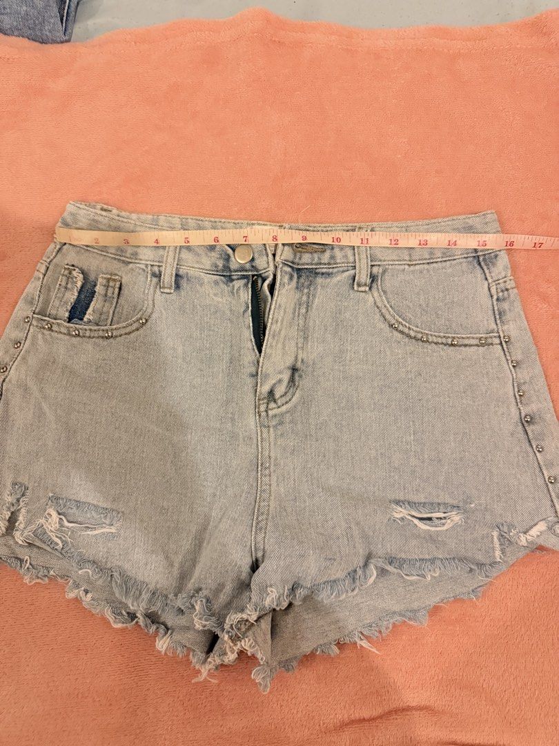 Denim Shorts (Category: Shorts) located in Pasig City. Submitted by shop.gelss (Listing ID 1466323059, Image 3). Description: .