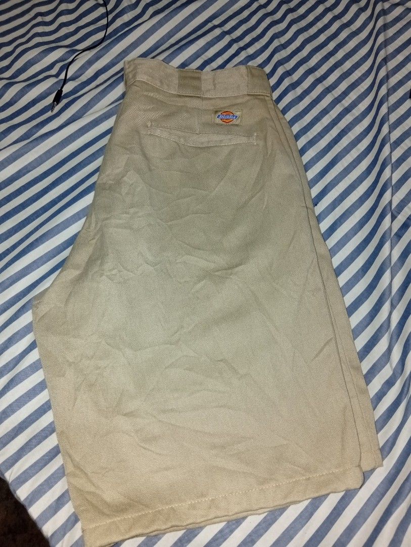 Dickies 874 shorts (Category: Shorts) located in Buhi. Submitted by thriftmehard (Listing ID 1466574927, Image 3). Description: No issues size-32 +sf Just DM.