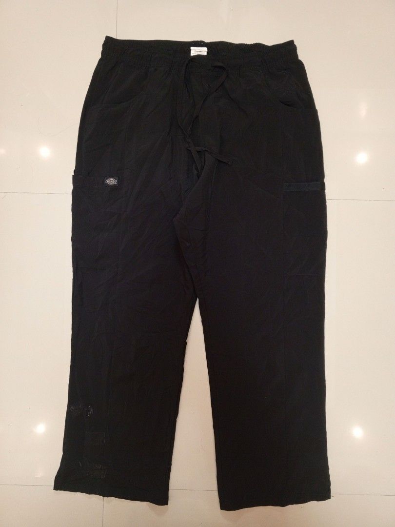 Dickies Black Cargo Scrub Pants Drawstring (Category: Trousers) located in Orani. Submitted by thriftniea (Listing ID 1466569674, Image 1). Description: DICKIES SIZE 34-38 LENGTH 38 ISSUE ADHESIVE CHECK ON LAST PICS.