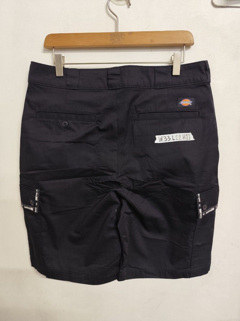 Dickies Cargo Shorts W32 (Category: Shorts) located in Compostela. Submitted by fashiondeamar (Listing ID 1466701504, Image 1). Description: Dickies Cargo Shorts W32 Actual W33 L22 Hem 11 As new Condition.