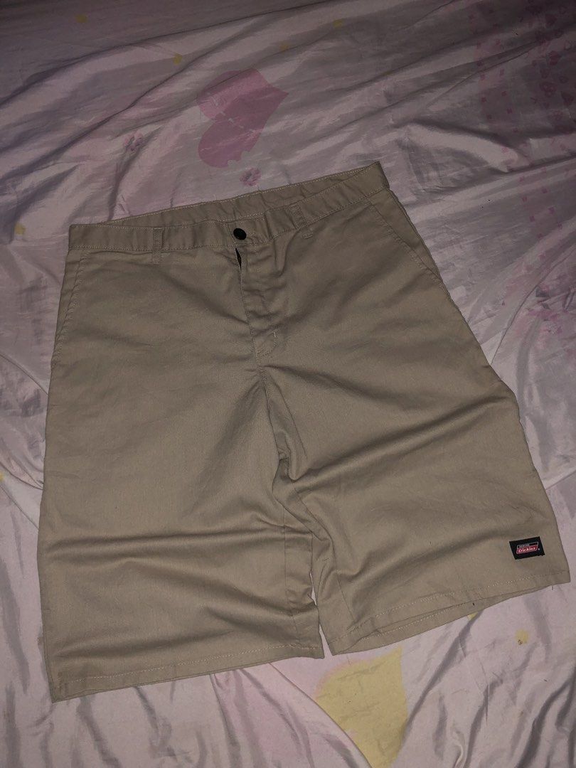 Dickies Genuine Short (Category: Shorts) located in Manila. Submitted by cristianm._hawk (Listing ID 1466583447, Image 2). Description: Genuine dickies (dbpatch) Color: Khaki Color rate: 9/10 Issue: none(minimal sign of usage) need wash Dimes: ( 36 on tag ) W: 18.5 L: 25.5 Leg Op: 12.5 Thigh: 14.8 Note: COLOR MAY VARY DUE TO LIGHTNING! Please manage your expectation. Mop: Gcash only payment first. Pm sa interested. Thank you.