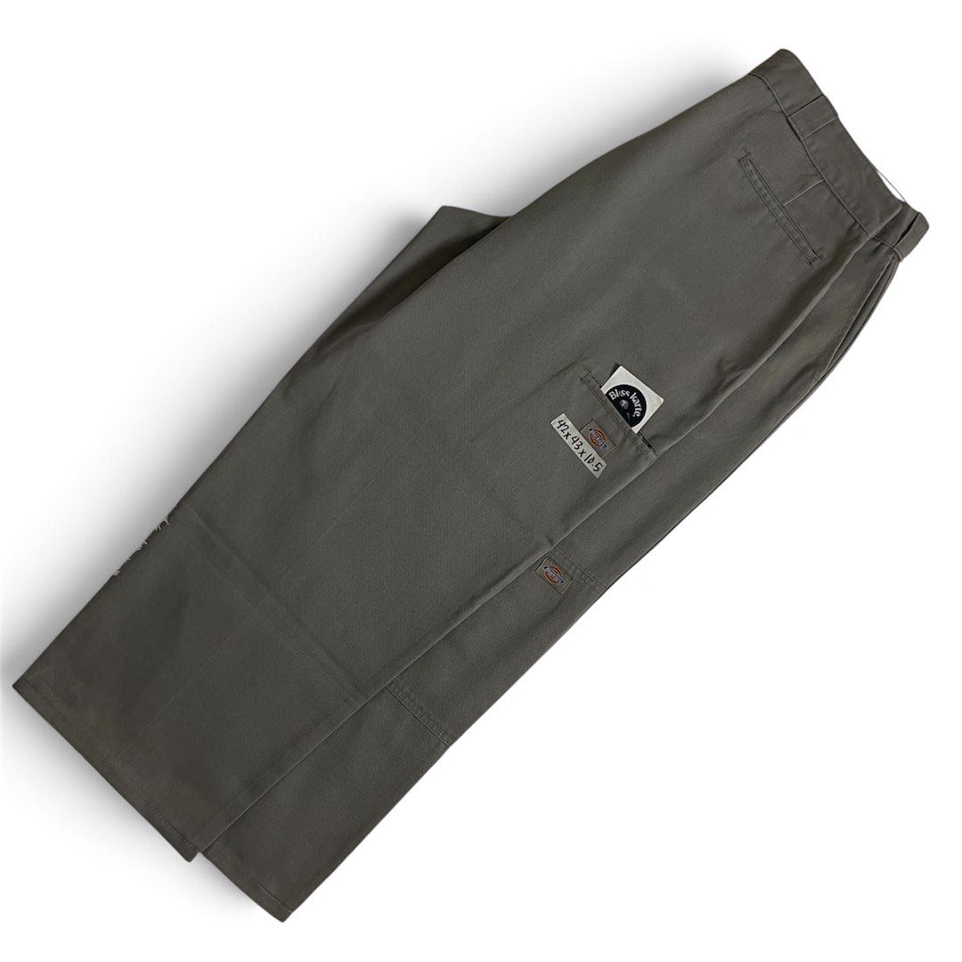 Dickies Pants Loose Fit Double Patch (SILVER GRAY) (Category: Chinos) located in Taguig. Submitted by _blisskarte_ (Listing ID 1466615495, Image 1). Description: Price: ₱1,800 Dickies Pants Loose Fit Double Patch (SILVER GRAY) • width: 42 • length: 43 • leghole: 10.5 📍Guadalupe Cembo, Taguig 🚚Via J&T / Lalamove / Meet-up.