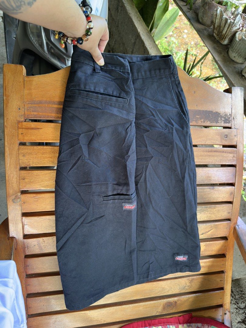 Dickies Shorts Double Patch (Category: Shorts) located in Tuguegarao City. Submitted by bunchoy_thriftshop (Listing ID 1466588491, Image 1). Description: Size 34 Dickies Double Patch Excelent Condition No Issue Fresh From Bale 9.5/10 Color Rate ₱750.