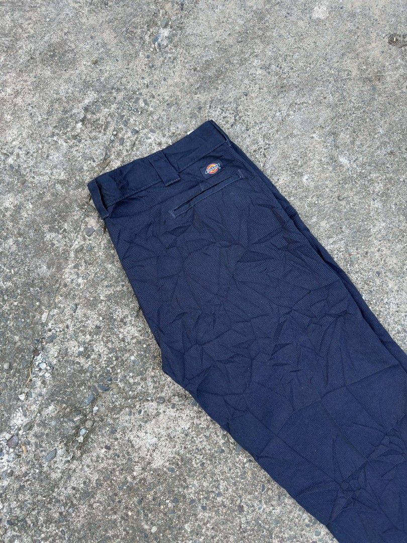 Dickies Slim Fit Navy Work Pants (Category: Trousers) located in Urdaneta. Submitted by goldeneagle-e662 (Listing ID 1466664358, Image 3). Description: - Brand: Dickies - Color: Navy Blue (Dark tone) - Fit: Slim fit - Details: Standard belt loops, rear welt pocket with classic Dickies logo patch, inner waistband label - Style: Clean, versatile, and easy to match with any shirt or hoodie - Condition: Solid daily rotation piece.