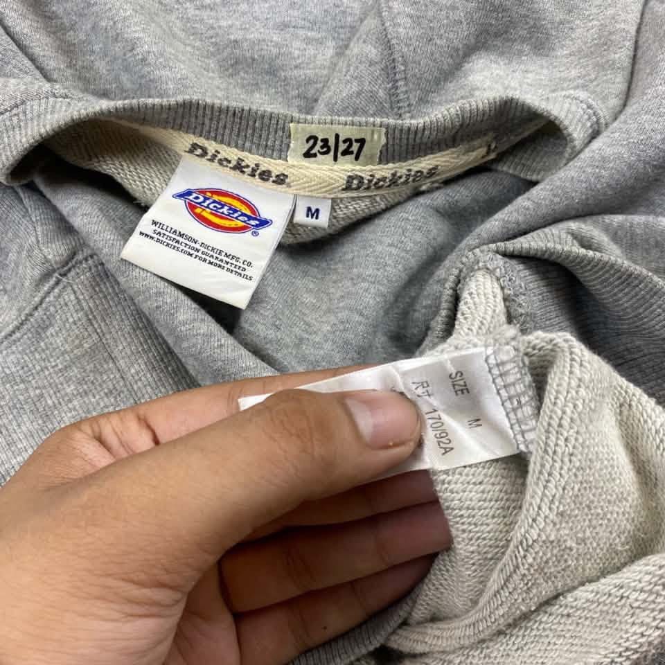 DICKIES SWEATER (Category: Coats, Jackets and Outerwear) located in Cavite. Submitted by block4597 (Listing ID 1466631429, Image 3). Description: ❇️ DICKIES 📍SIZE - LARGE 23/27 📍ISSUE NONE 📍COLOR RATE -9.5/10 📍CONDITION -EXCELLENT 📍 DECLARE AUTHENTIC.