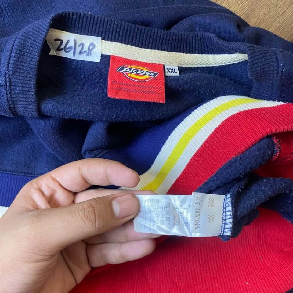 DICKIES SWEATER (Category: Coats, Jackets and Outerwear) located in Cavite. Submitted by block4597 (Listing ID 1466633646, Image 3). Description: ❇️ DICKIES 📍SIZE - LARGE 26/28 📍ISSUE NONE 📍COLOR RATE -9.5/10 📍CONDITION -EXCELLENT 📍 DECLARE AUTHENTIC.