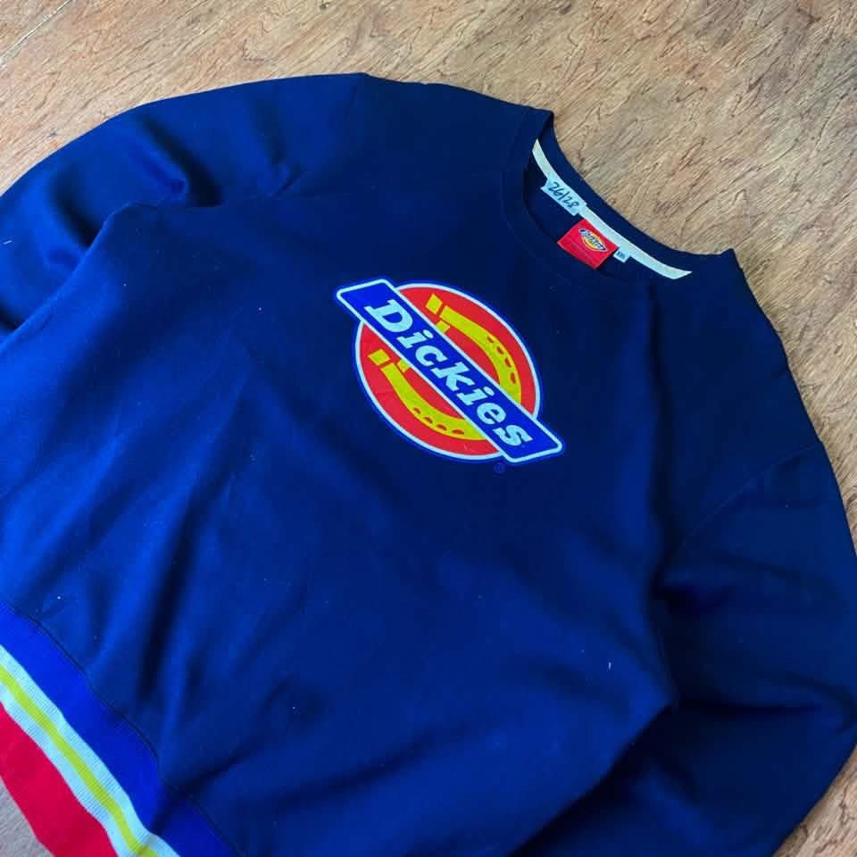 DICKIES SWEATER (Category: Coats, Jackets and Outerwear) located in Cavite. Submitted by block4597 (Listing ID 1466633646, Image 2). Description: ❇️ DICKIES 📍SIZE - LARGE 26/28 📍ISSUE NONE 📍COLOR RATE -9.5/10 📍CONDITION -EXCELLENT 📍 DECLARE AUTHENTIC.