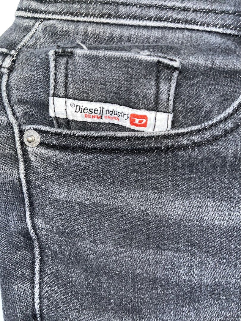 Diesel Denim Jeans (Category: Jeans) located in Santa Rosa. Submitted by lanadeldios (Listing ID 1466719457, Image 3). Description: Materials and details Composition: 99%Cotton 1%Elastane-Spandex Been using this for modeling casting .