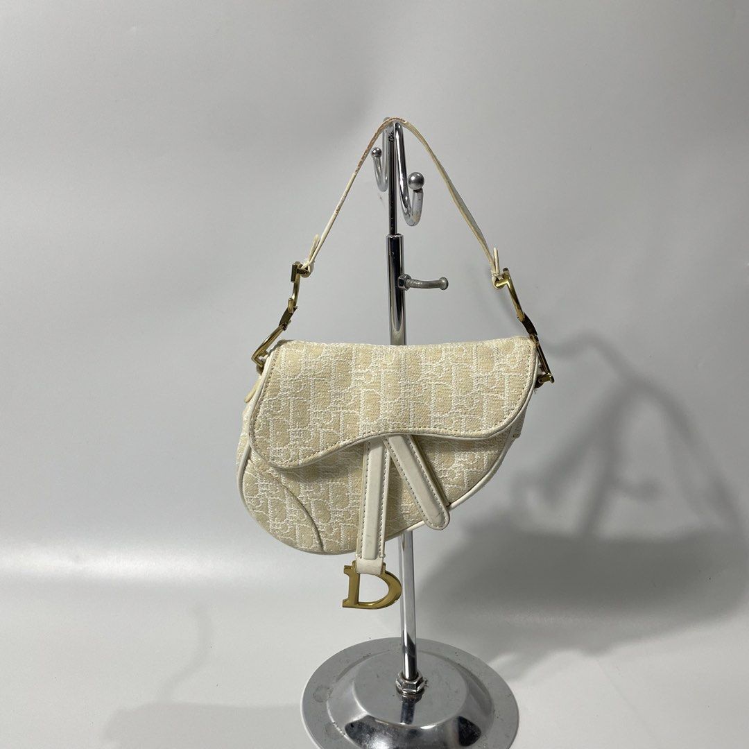 DIOR (Category: Belt bags, Clutches and Pouches) located in Ilog. Submitted by tahimikgumalaw1of1 (Listing ID 1466763089, Image 1). Description: DIOR POCHETE RANK A DM ME ALL DETAILS POSTED.