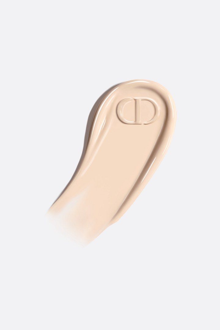 Dior Forever Skin Glow Full Coverage Foundation 0N (Category: Makeup) located in Manila. Submitted by luxeauthentics (Listing ID 1466731788, Image 3). Description: -Swatched pea sized once only, not my shade -Shade 0N -100% Authentic from Japan Dior -Regular price is P4700 - High-coverage formula easily hides dark circles and blemishes - Creamy texture blends smoothly for an all-day natural finish - Long-wearing and crease-proof to prevent settli