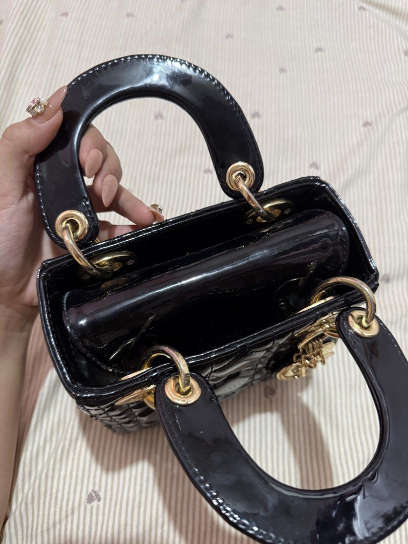 Dior patent bag (Category: Luxury Bags & Wallets) located in Taguig. Submitted by chen.preloveddd (Listing ID 1466769252, Image 2). Description: Issues discolorations sa handle and stain sa loob, pls check the pics for details 📍Taguig south signal village.