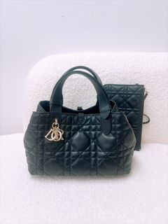 （分類：）位於 。 由 heras.luxury 提交（商品編號 1466720021，圖片 1）。簡介： 。