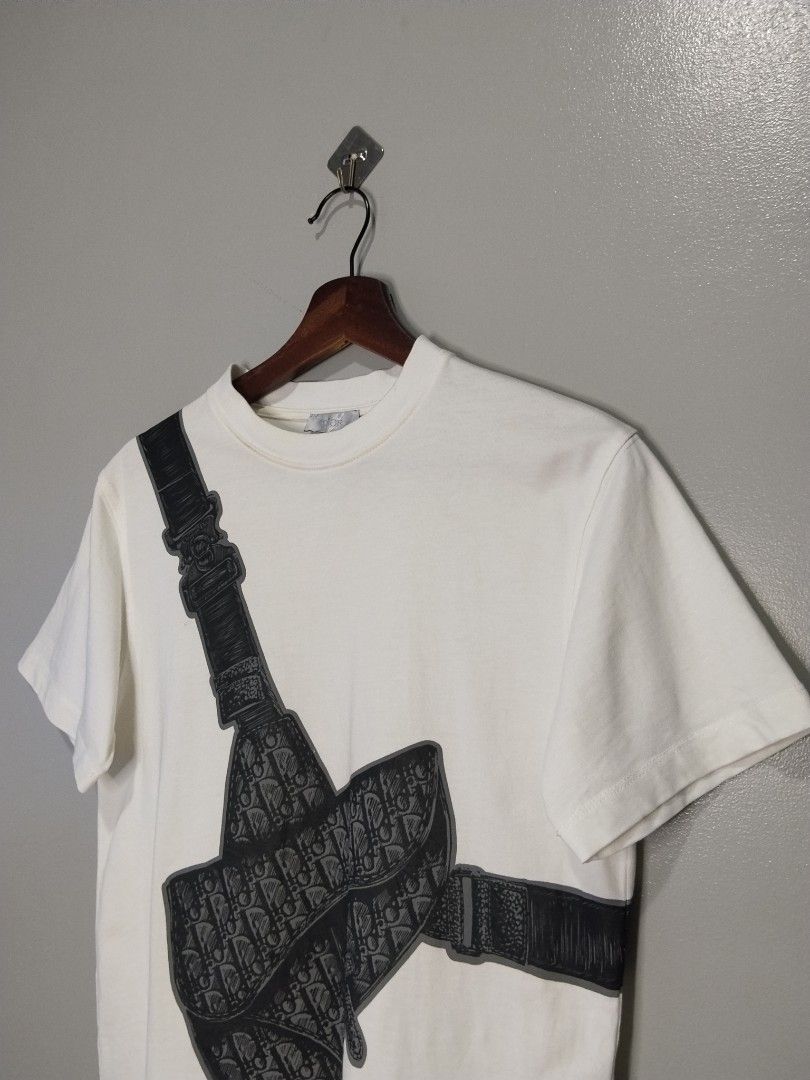 Dior T-shirt (Category: Tshirts & Polo Shirts ) located in Bago City. Submitted by gent.ly.getup (Listing ID 1466671449, Image 3). Description: excellent issue: slight bacon neck 18.5 by 26.5 9.5/10 color rate.