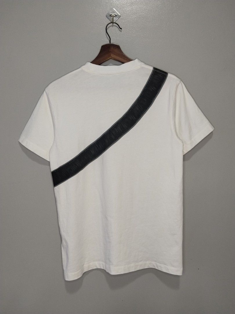 Dior T-shirt (Category: Tshirts & Polo Shirts ) located in Bago City. Submitted by gent.ly.getup (Listing ID 1466671449, Image 2). Description: excellent issue: slight bacon neck 18.5 by 26.5 9.5/10 color rate.