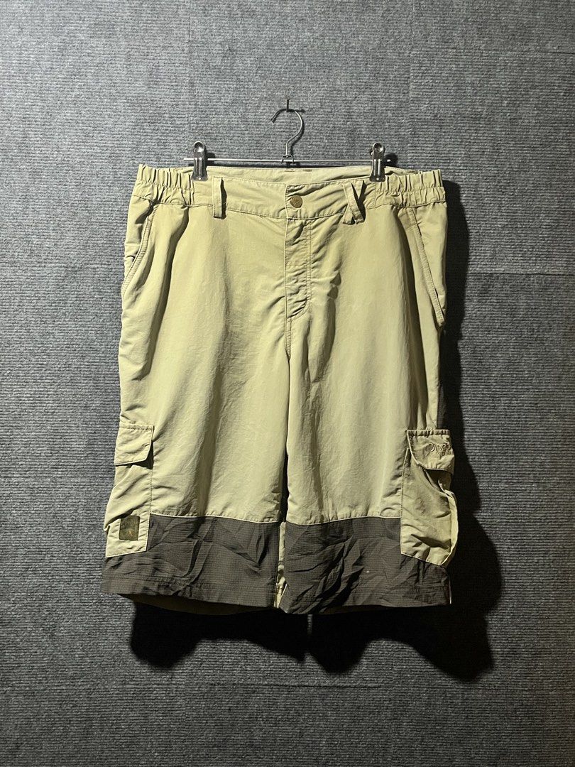 DISCOVERY EXPEDETION (Category: Shorts) located in Naga. Submitted by goodfinds_only.v1 (Listing ID 1466582812, Image 1). Description: FOR SALE -DISCOVERY EXPEDETION SIZE:MEDUIM MEASUREMENTS WAISTLINE:32 up to 35 INCHES LENGTH:22 INCHES LEG OPEN:11 INCHES COLOR RATE:9/10 GOOD CONDITION DM ME TO PURCHASE.
