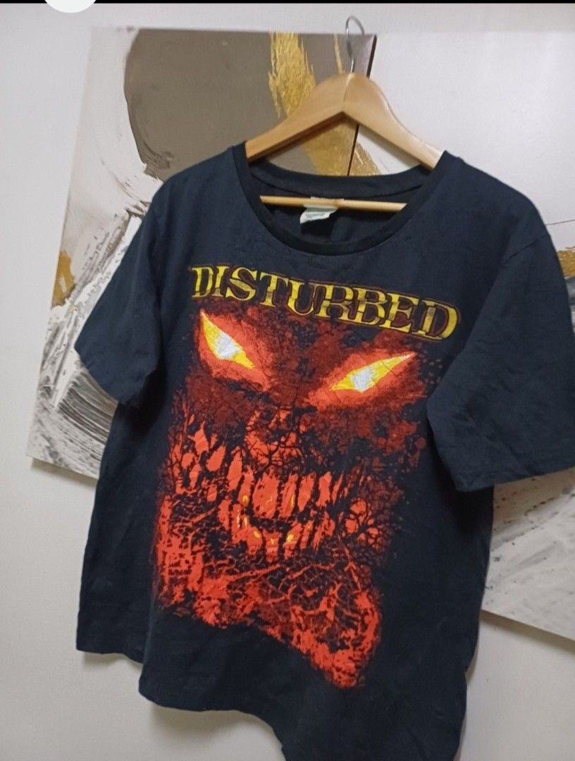 DISTURBED BAND SHIRT BIG GRAPHICS (Category: Activewear) located in Manila. Submitted by bvnnie (Listing ID 1466686842, Image 2). Description: DISTURBED BAND SHIRT BIG GRAPHICS Actual size using inches Armpit to Armpit 22 Lenght/26.5 fittings is Large Excellent Condition, Issue: Message if you have any other question about sizing. We do shipping nation wide I'm also open for video call so that you can see the item you 're interested to buy. Couri