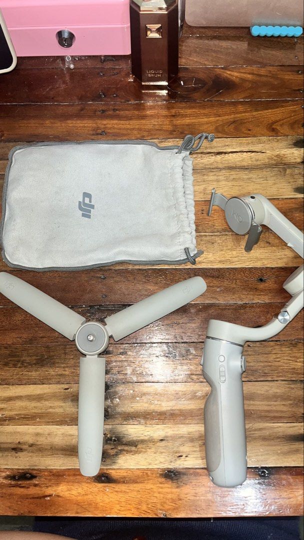 DJI OM 5 Gimbal Stabilizer (Category: Gimbals & Stabilizers ) located in Manila. Submitted by thewritelerco (Listing ID 1466605947, Image 1). Description: Still negotiable Naka-stock lang here so hindi na nagagamit masyado.