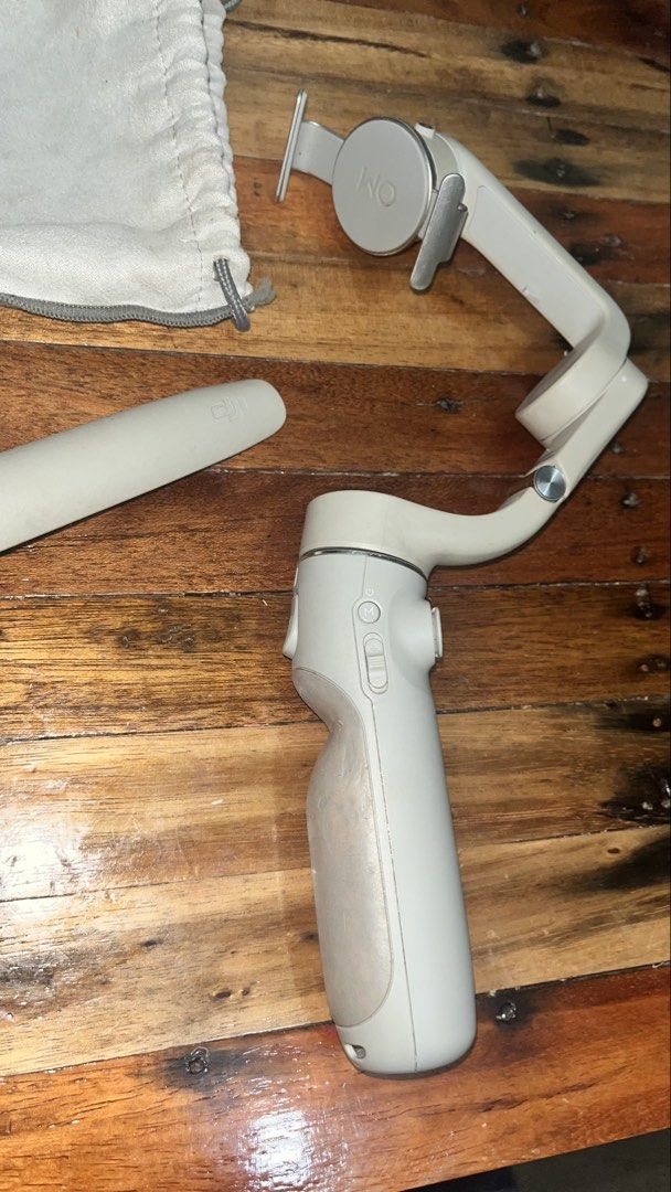 DJI OM 5 Gimbal Stabilizer (Category: Gimbals & Stabilizers ) located in Manila. Submitted by thewritelerco (Listing ID 1466605947, Image 3). Description: Still negotiable Naka-stock lang here so hindi na nagagamit masyado.