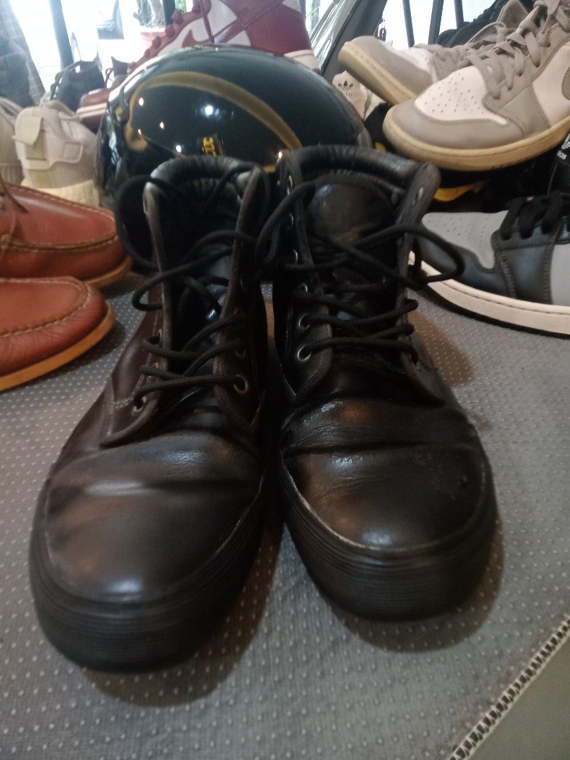 Doc Martens Eason (Category: Casual Shoes) located in Makati City. Submitted by pardsroman (Listing ID 1466580051, Image 1). Description: MOP via BPI or gcash payment first before delivery no return no exchange. shipping at buyers expense may minor flaw as seen on pics 9 and 10.